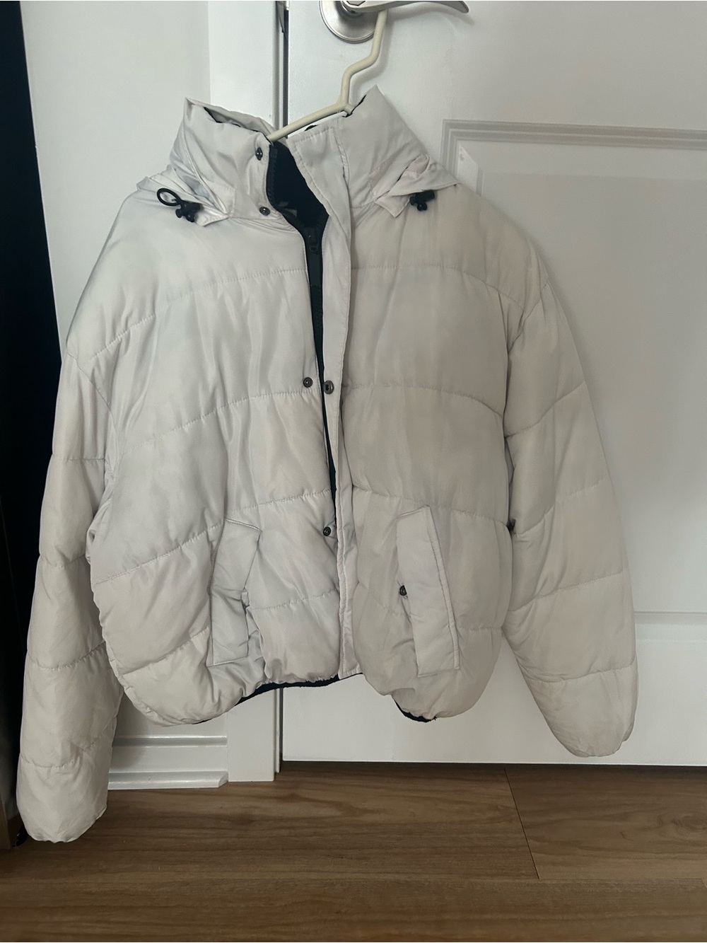Urban Outfitters S 90s Women’s puffer jacket with Hood